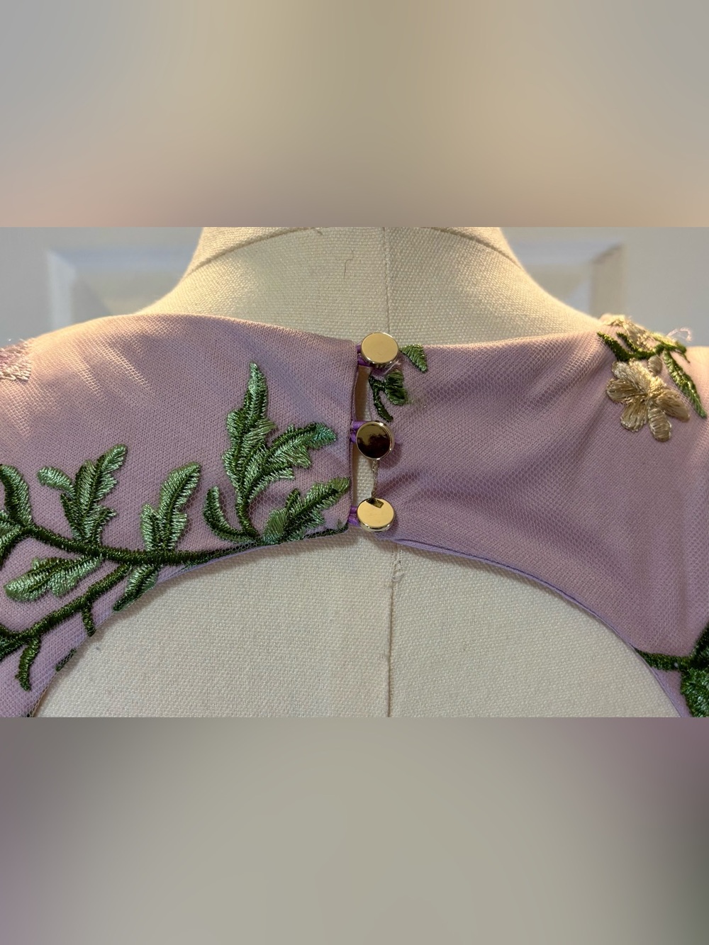 Lilac Floral V-Neck Backless Sheath Dress - Picture 6 of 10